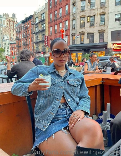 lifewithjazmyne top nackten bild