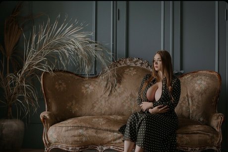 Lucy Laistner erotische akt archiv