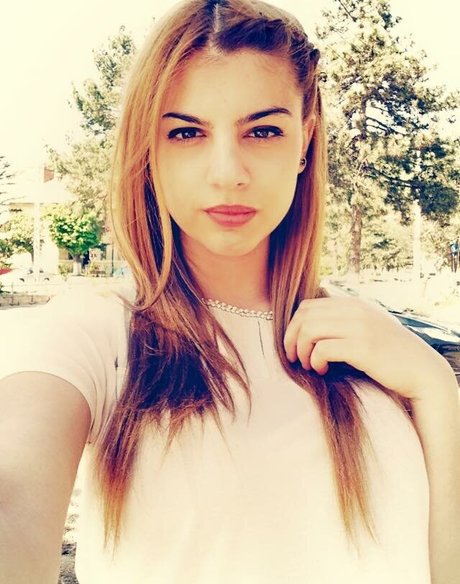 Roberta Ptru erwachsene hübsche foto