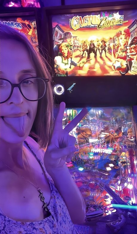 Ashley Victoria Robinson xxx schöne foto