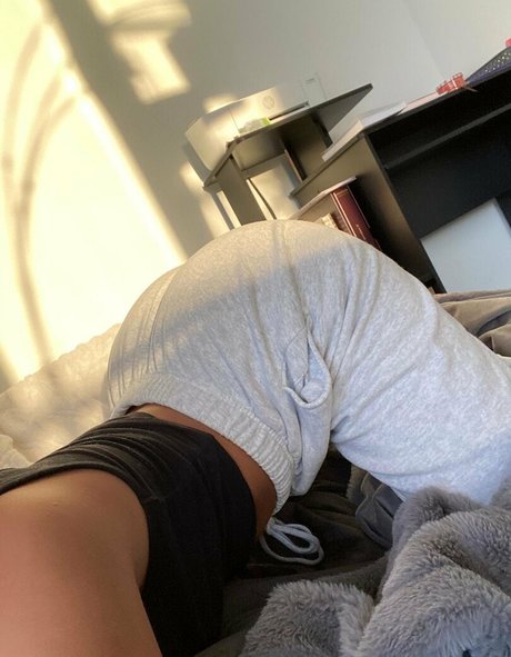 dunkle brustwarzen onlyfans erotische pornografische fotos