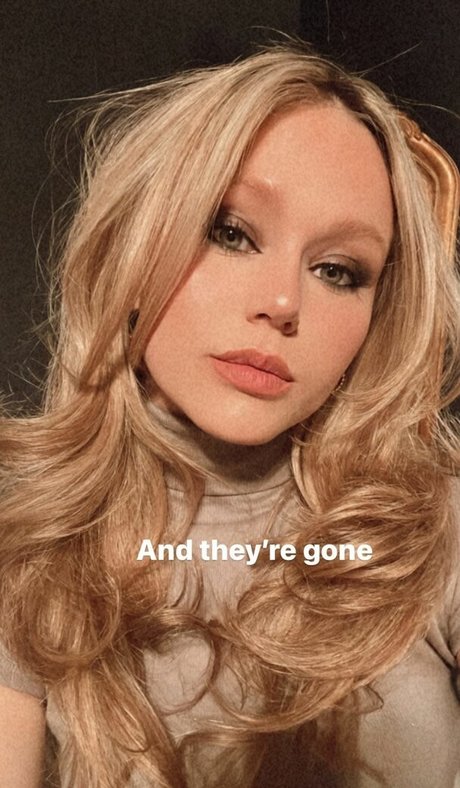 Brec Bassinger xxx nackten galerie