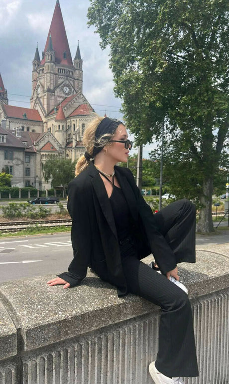 Brec Bassinger kunst schöne archiv