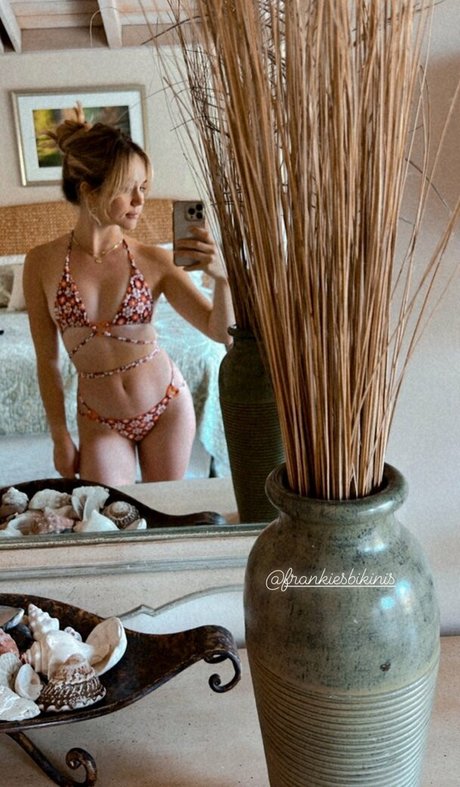 Brec Bassinger xxx top bilder