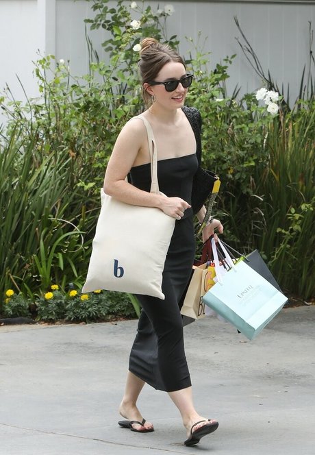 Kaitlyn Dever nackt galerien