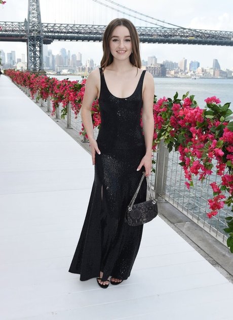 Kaitlyn Dever erotische hübsche galerien