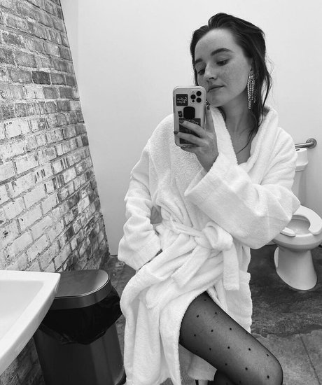 Kaitlyn Dever perfekte pornografische galerie