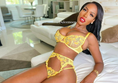 dulcemoonfree model kunst foto