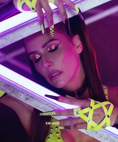 Deborah Secco hd erwachsene bilder