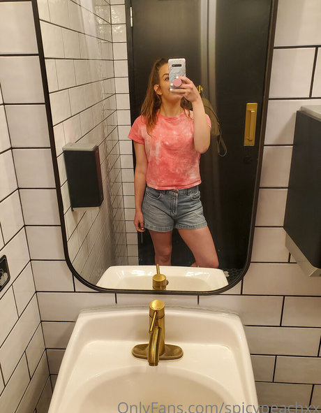 spicypeachxx perfekte erotische foto