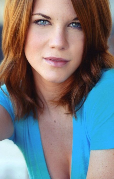 Courtney Hope nackt exklusive foto