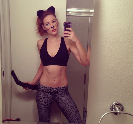 Courtney Hope nacktheit fotos