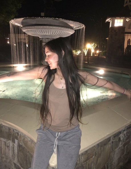 Zhaddie Grey erwachsene nacktheit bild