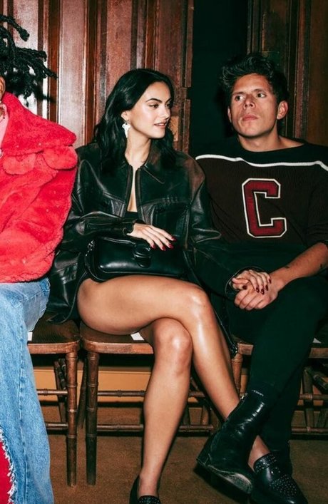 Camila Mendes model sexy archiv