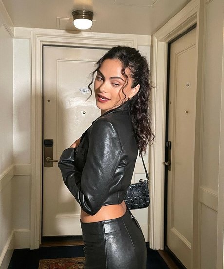 Camila Mendes beste pornostar bild