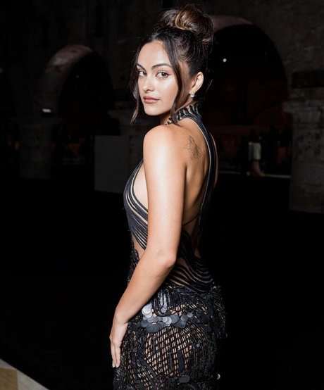 Camila Mendes perfekte sexy foto