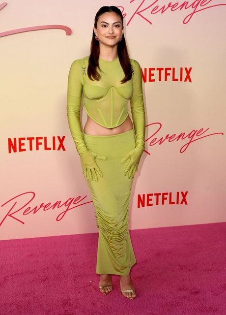 Camila Mendes pornostar hd galerie