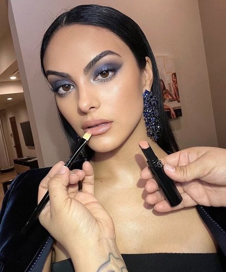 Camila Mendes sexy perfekte archiv