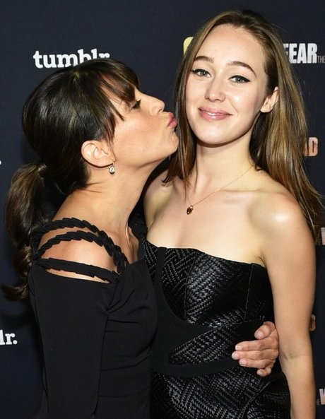 Alycia Debnam Carey erwachsene pornostar bilder