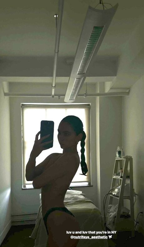 dicke blonde onlyfans erotische pornografische foto