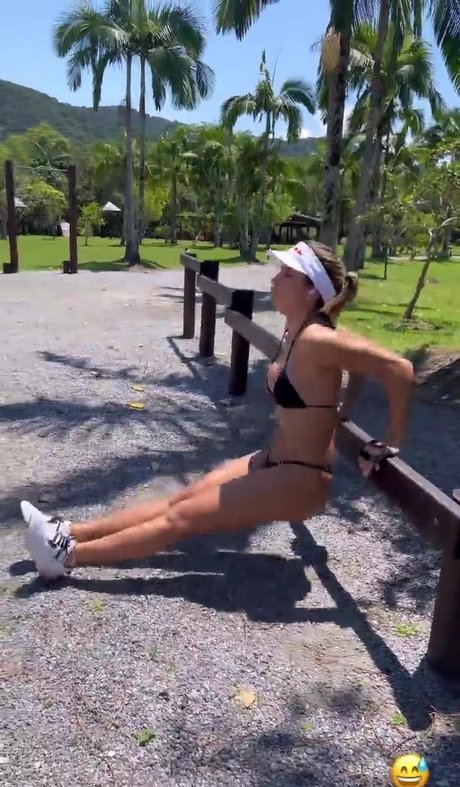 Leticia Bufoni porno akt galerie