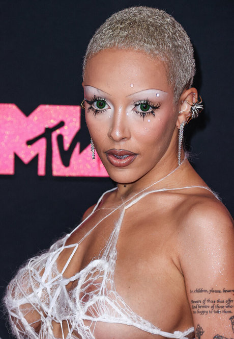 fansly onlyfans top nackte foto