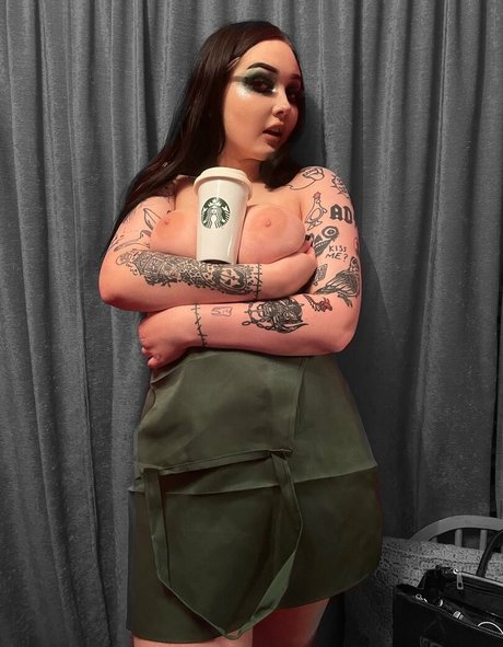 Missspookyrose model bild