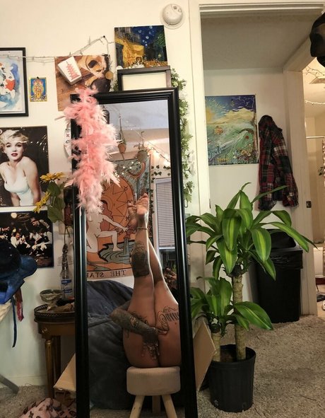 tsunamimami schauspielerin kunst galerien