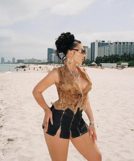 Kali Uchis top pornografische galerie