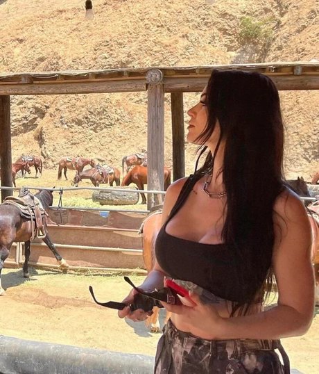 Saraya Bevis top nacktheit fotos