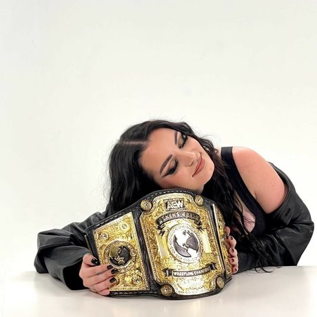 Saraya Bevis xxx nacktheit foto