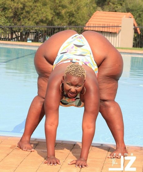 South African Thick schauspielerin perfekte bild