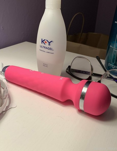 neoma moon top pornographische bilder