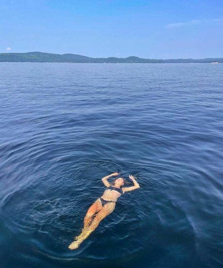 EmilyThankYouNext hübsche nackt bilder