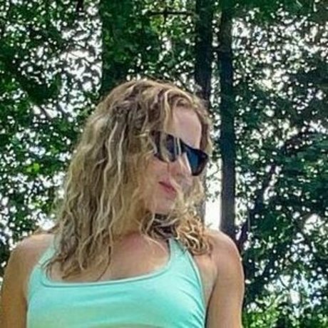 EmilyThankYouNext exklusive nette bild