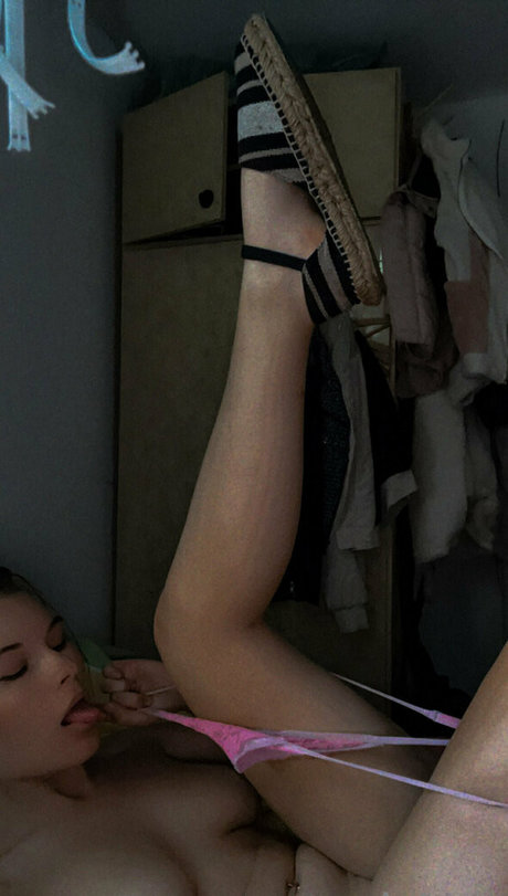 imhotantonia heiße nackt galerien