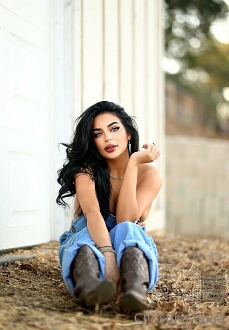 christinaenaa model kunst archiv