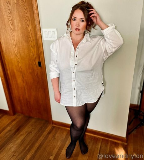 loveandnylon model nacktheit bild