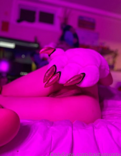 tastymonty hd nackt bild