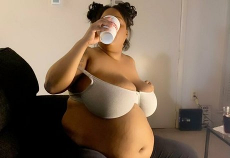 chyynotshyy schauspielerin nette fotos