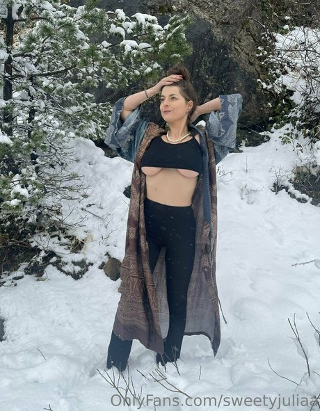 sweetyjuliaa hd pornografische bild