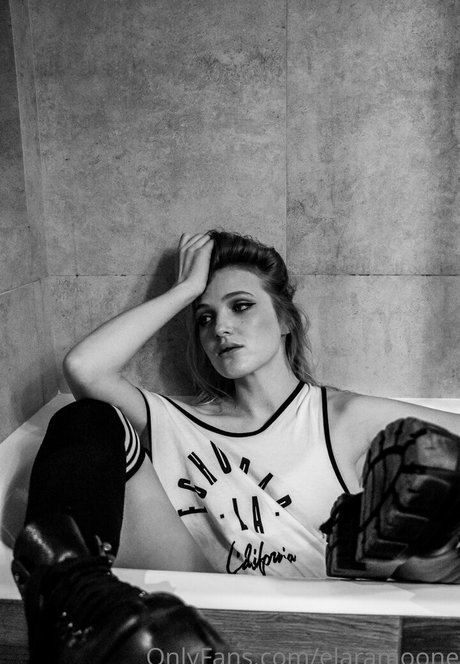 elaramoone model xxx fotos