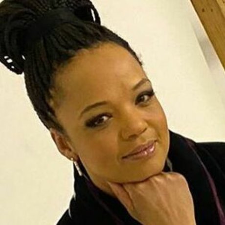 Lukwesa Burak nackt schöne foto