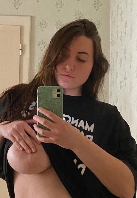 zhanna v nacktheit erwachsene bild