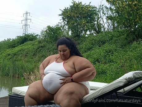 fatsaturdays schauspielerin akt archiv