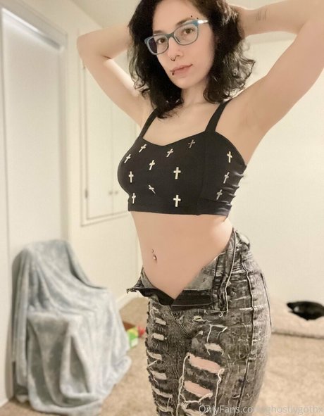 ghostlygothx nackt top galerie