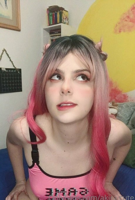 akira cute hd nackt bild