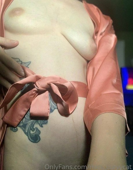 miss curvycat nackt kunst galerie