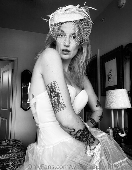 wastelandwildflower nackt kunst fotos