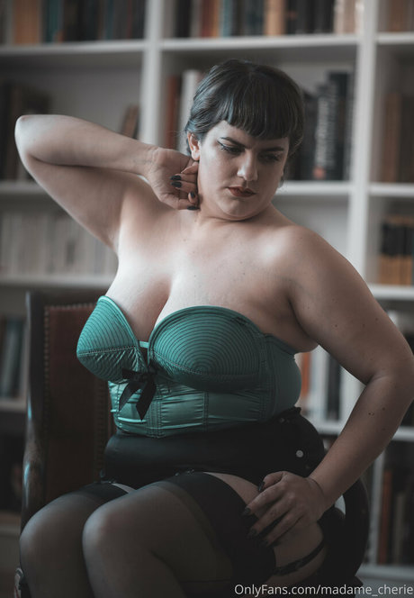 madame cherie model porno fotos
